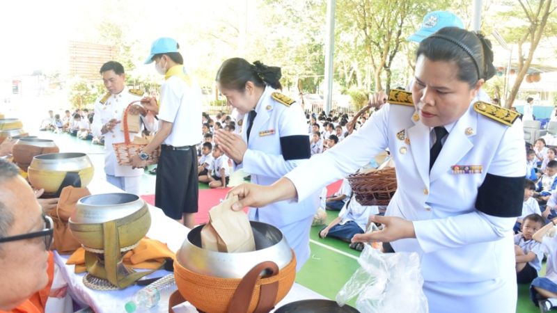 พิธีวางพานดอกไม้และถวายบังคม - รูปภาพเพิ่มเติม